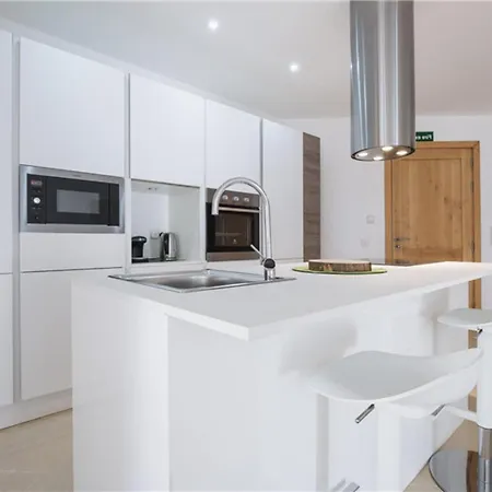 Daire Lux Seaview & Pool-hosted By Sweetstay *