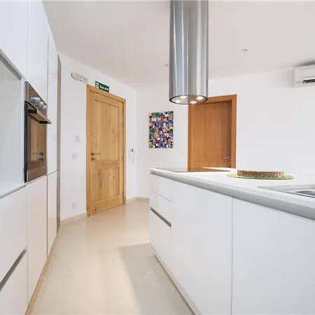 Lux Seaview & Pool-hosted By Sweetstay דירה *